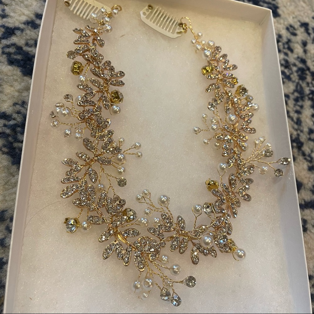 Gold sparkly hair vine with jeweled leaves and pearls
